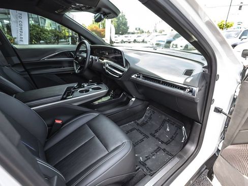 Used 2024 Cadillac Lyriq Luxury RWD image 24