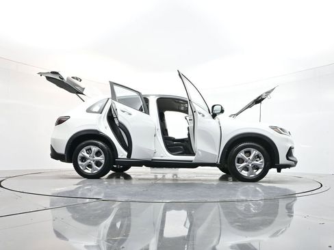 Used 2024 Honda HR-V LX image 43