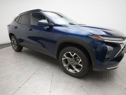 Used 2024 Chevrolet Trax LT w/ Driver Confidence Package FWD image 35