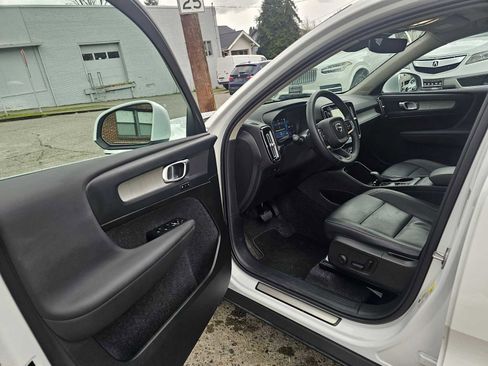 Certified 2025 Volvo XC40 B5 Core w/ Protection Package Premier image 22