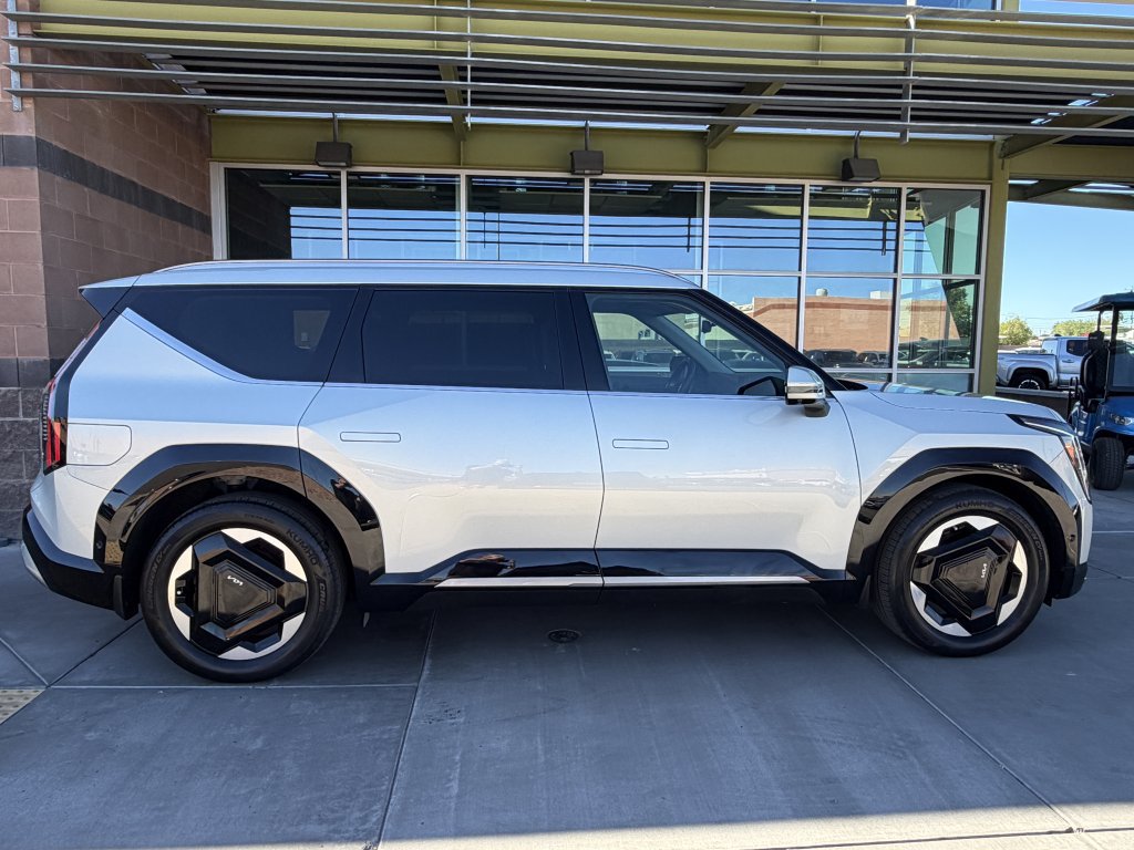 Used 2024 Kia EV9 Land AWD/4WD image 9