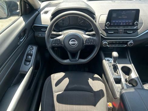 Used 2025 Nissan Altima 2.5 S FWD image 9