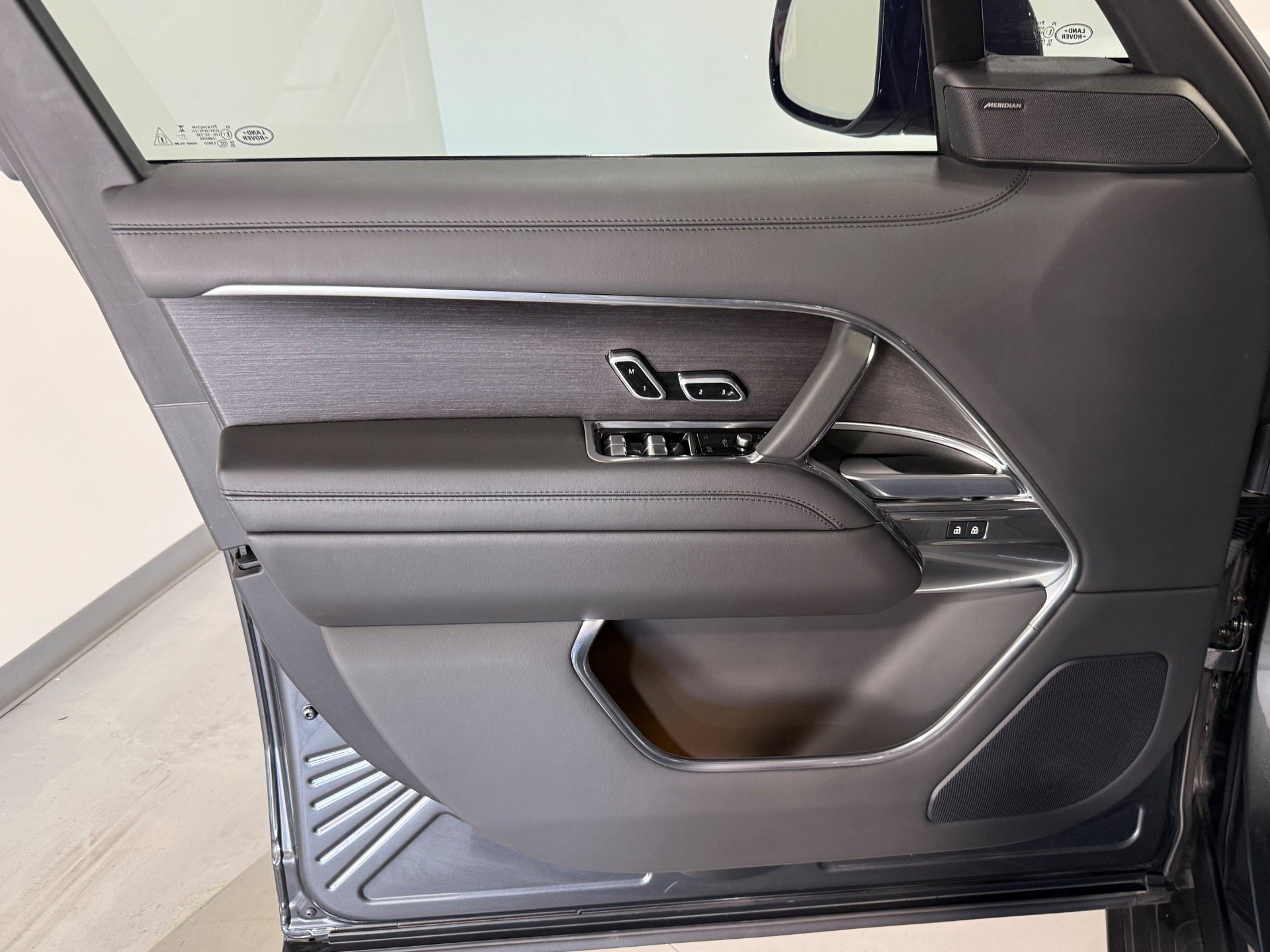 Used 2024 Land Rover Range Rover SE AWD/4WD image 19