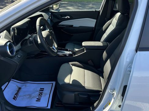 New 2025 Chevrolet Trax LT w/ LT Convenience Package image 22