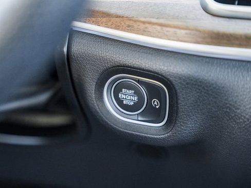 Certified 2025 Mercedes-Benz GLS 450 4MATIC image 25