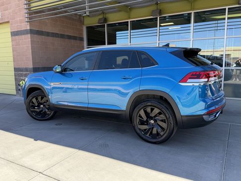 Used 2024 Volkswagen Atlas Cross Sport SE w/ Panoramic Sunroof Package FWD image 5