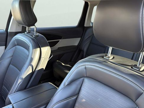 Used 2024 Lincoln Nautilus Reserve image 10