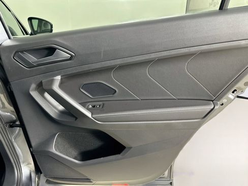 Used 2023 Volkswagen Tiguan SE FWD image 38