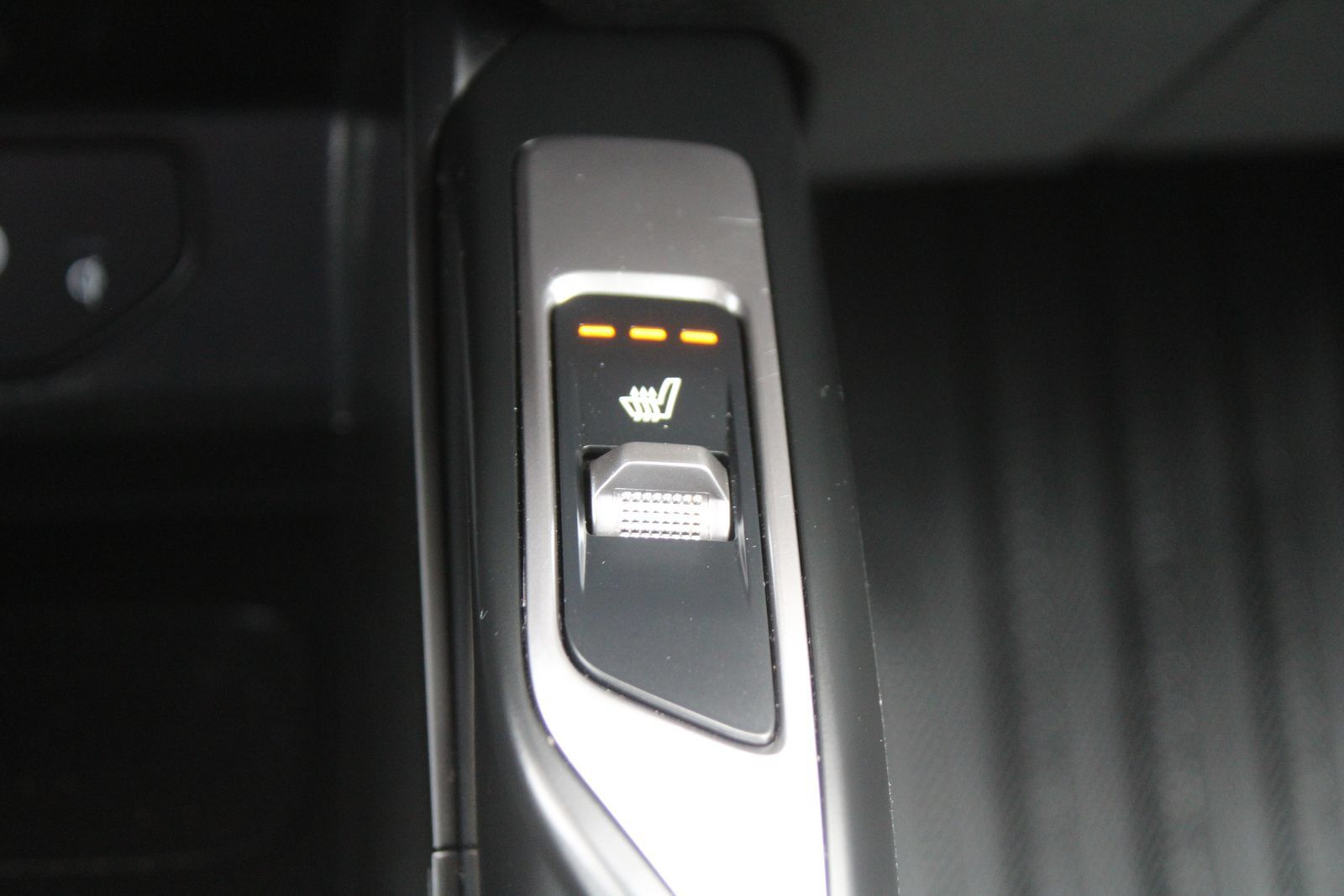 Certified 2025 Kia Sorento S FWD image 40