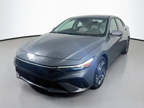 Used 2025 Hyundai Elantra Limited FWD image 5