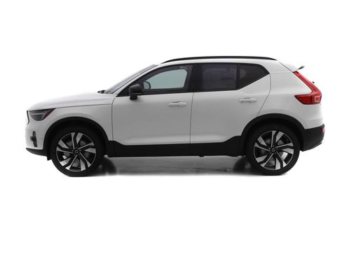New 2025 Volvo XC40 B5 Ultra w/ Protection Package Premier image 3