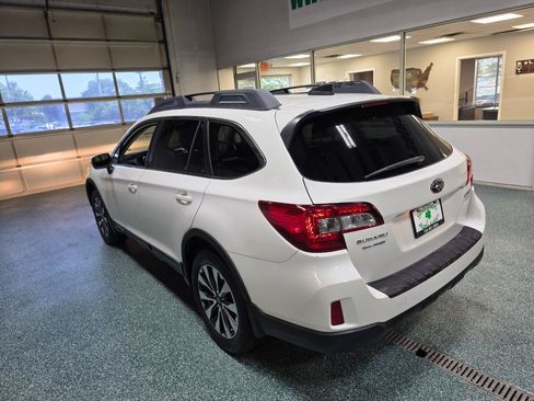 Used 2016 Subaru Outback 2.5i Limited AWD/4WD image 9