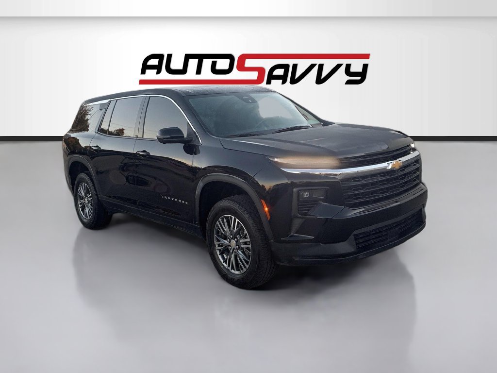 Used 2024 Chevrolet Traverse LS FWD image 1