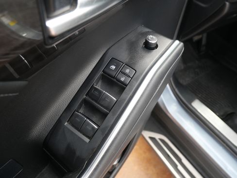 Used 2021 Toyota Highlander Limited image 7