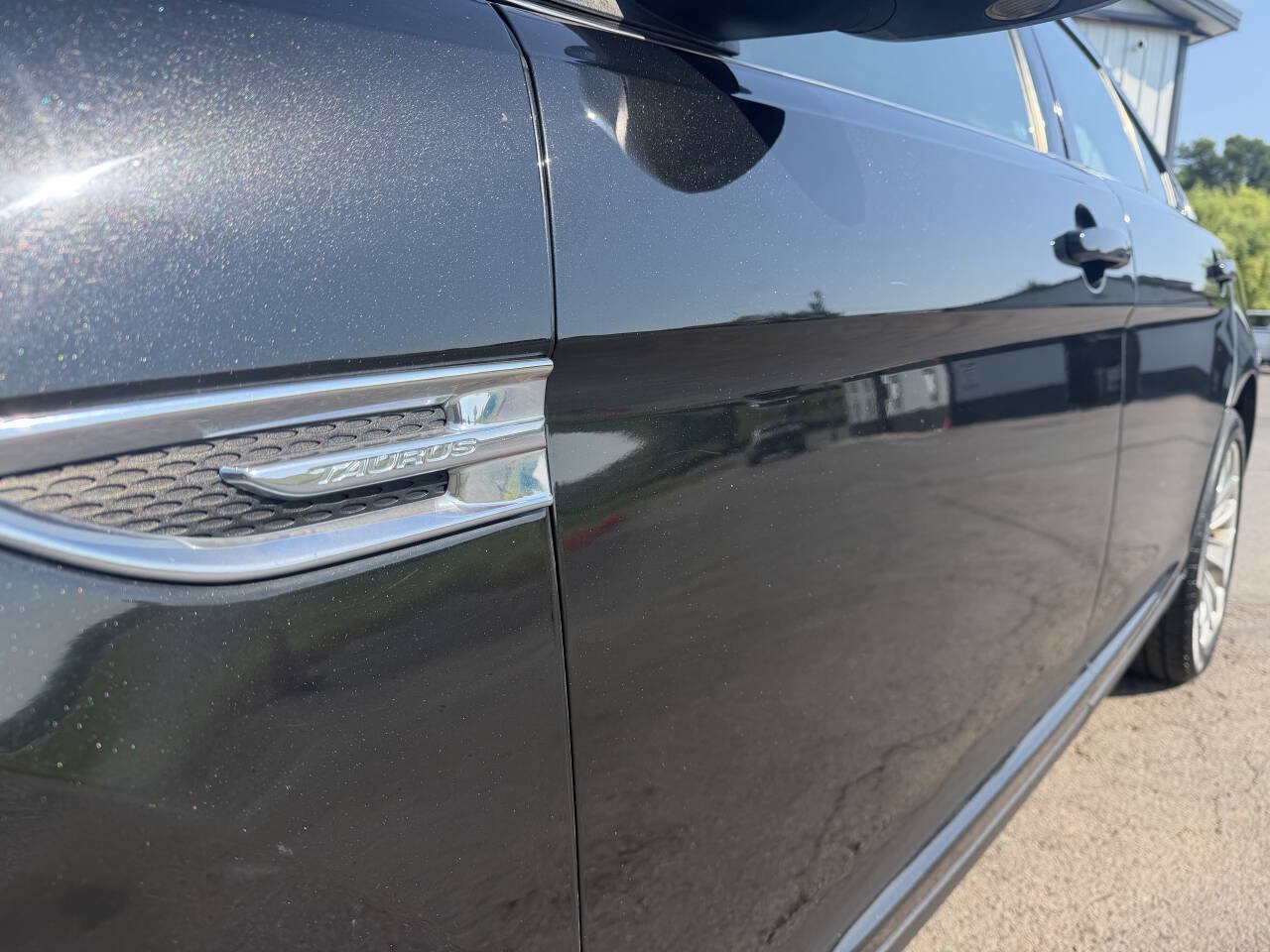 Used 2014 Ford Taurus Limited FWD image 9