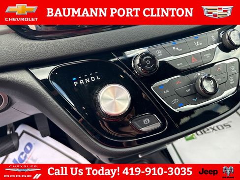 Used 2025 Chrysler Pacifica Select FWD image 25