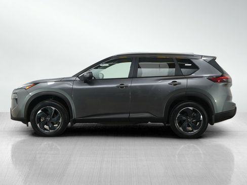 Used 2024 Nissan Rogue SV w/ SV Premium Package image 2