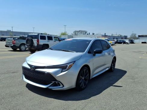 Used 2026 Toyota Corolla XSE FWD image 3