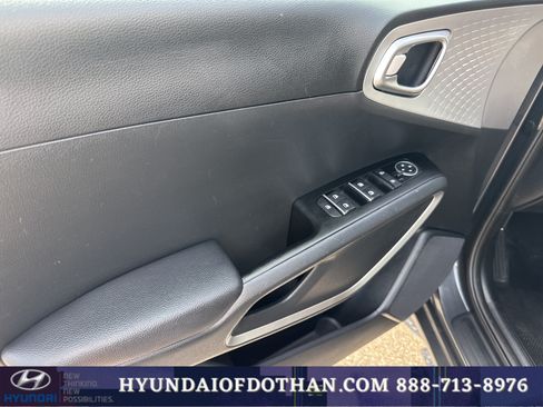 Used 2025 Kia Soul LX w/ LX Technology Package FWD image 7