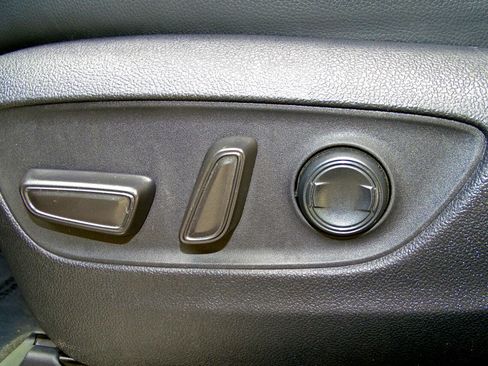 Used 2022 Toyota Highlander Platinum image 12