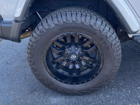Used 2019 Jeep Wrangler Unlimited Sahara w/ Quick Order Package 24M Moab AWD/4WD image 10