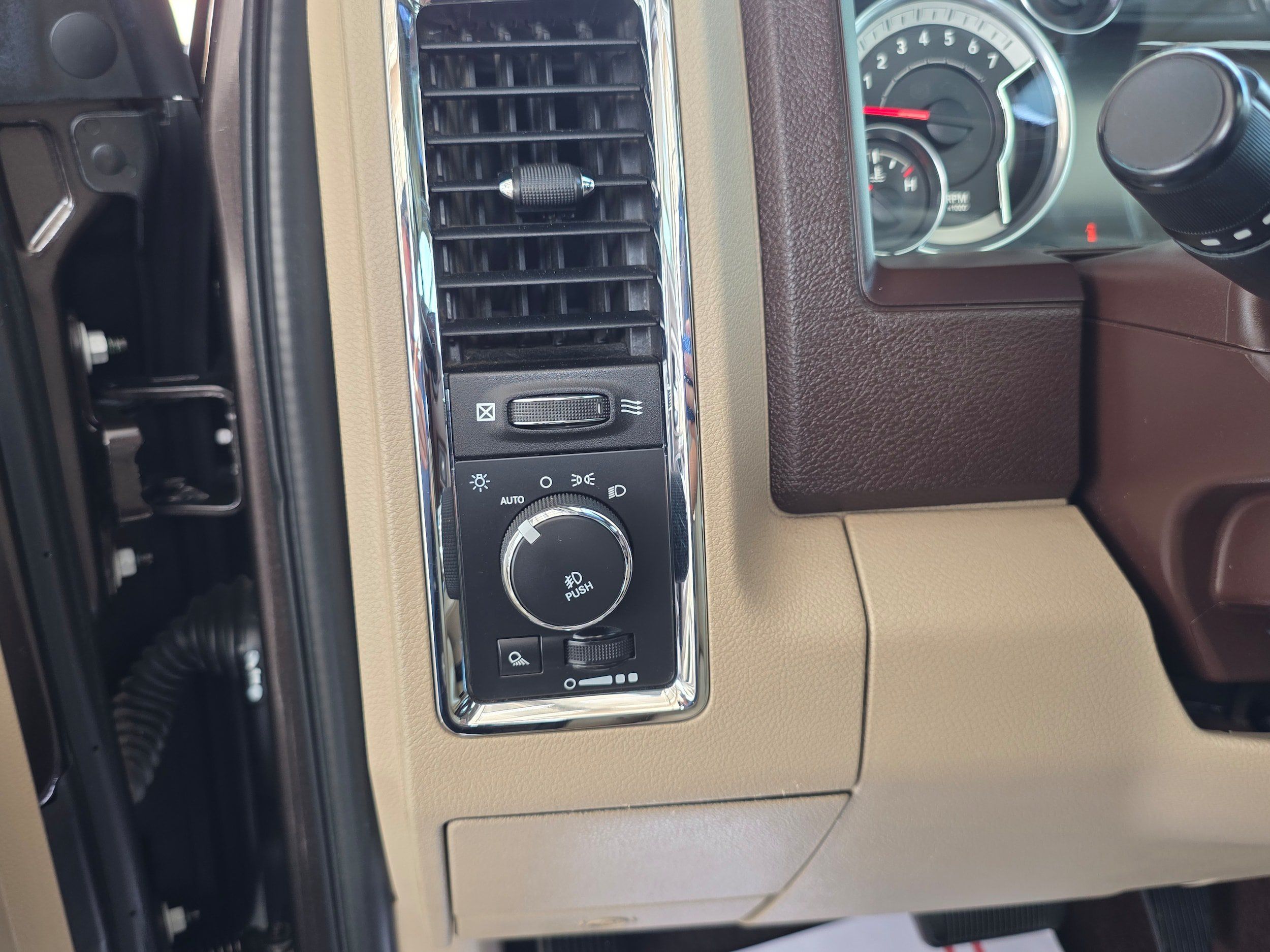 Used 2017 RAM 1500 Laramie w/ Convenience Group RWD image 15