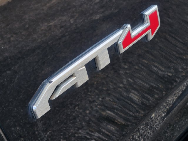 Used 2022 GMC Yukon AT4 AWD/4WD image 9