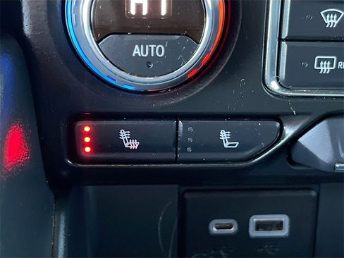 Used 2022 Chevrolet Tahoe Z71 w/ Luxury Package image 21