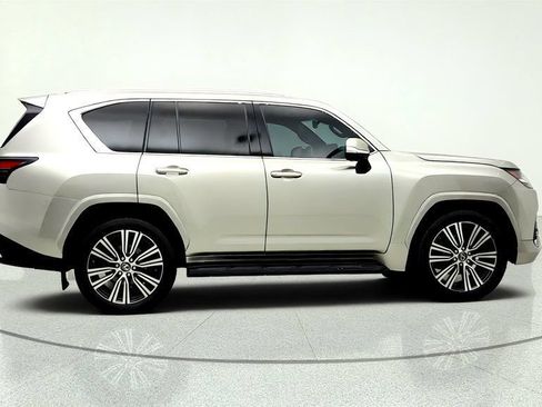 Used 2022 Lexus LX 600 4WD w/ Accessory Package (Z1) image 4