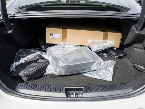 New 2026 Mercedes-Benz E 53 AMG e 4MATIC Sedan image 10