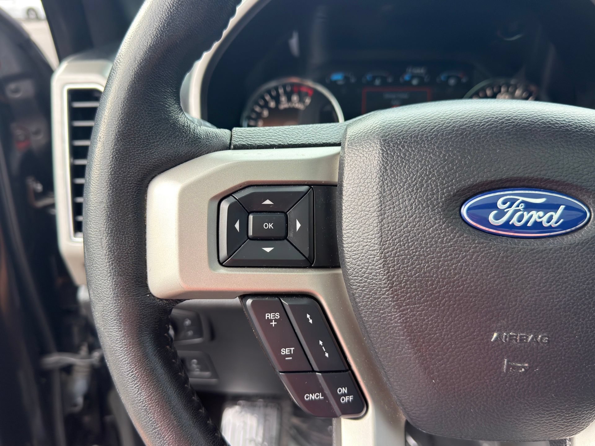 Used 2018 Ford F150 Lariat w/ Equipment Group 502A Luxury AWD/4WD image 15