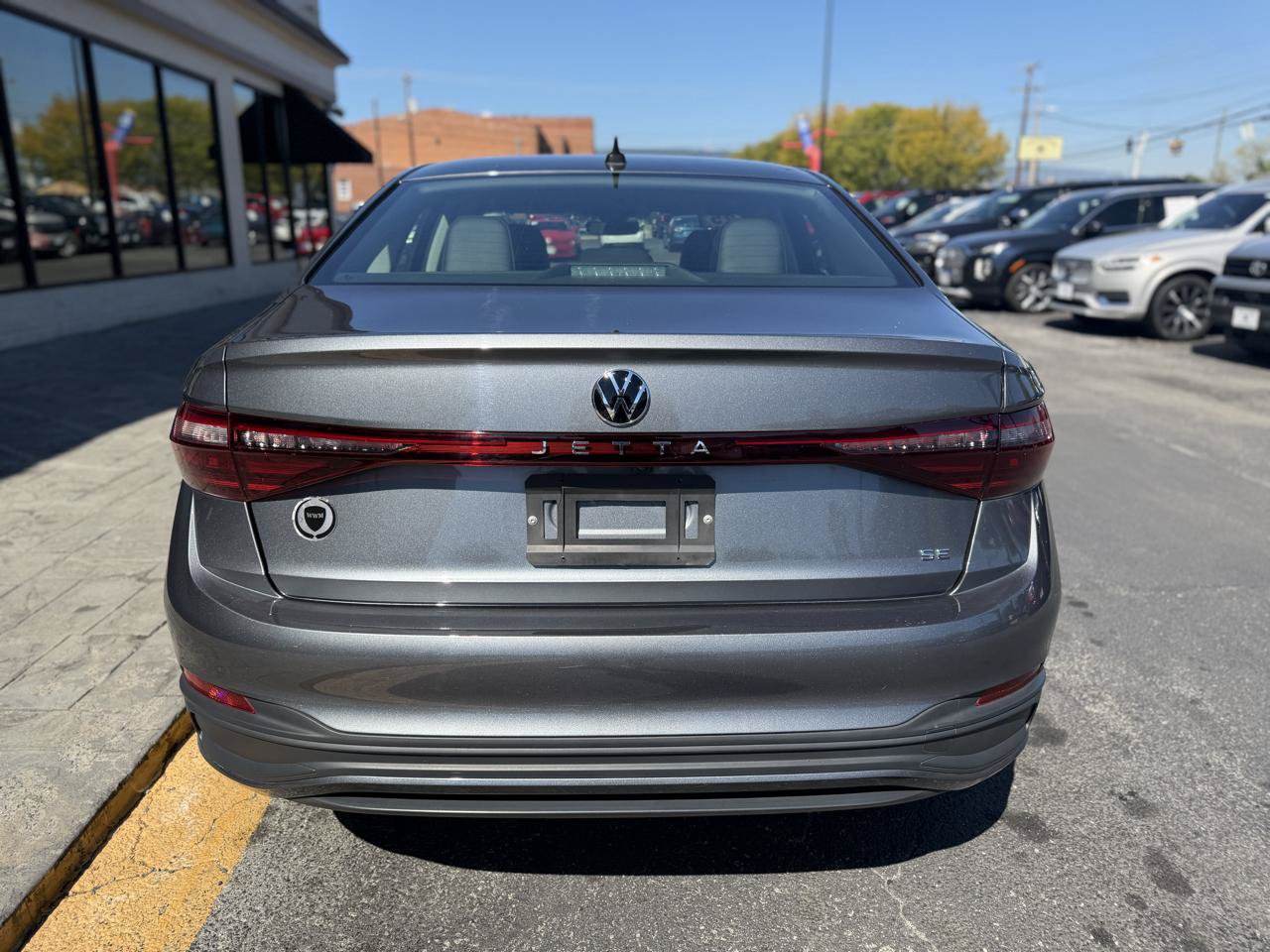 Used 2025 Volkswagen Jetta SE FWD image 8
