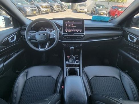 Used 2024 Jeep Compass Latitude w/ Convenience Group AWD/4WD image 14