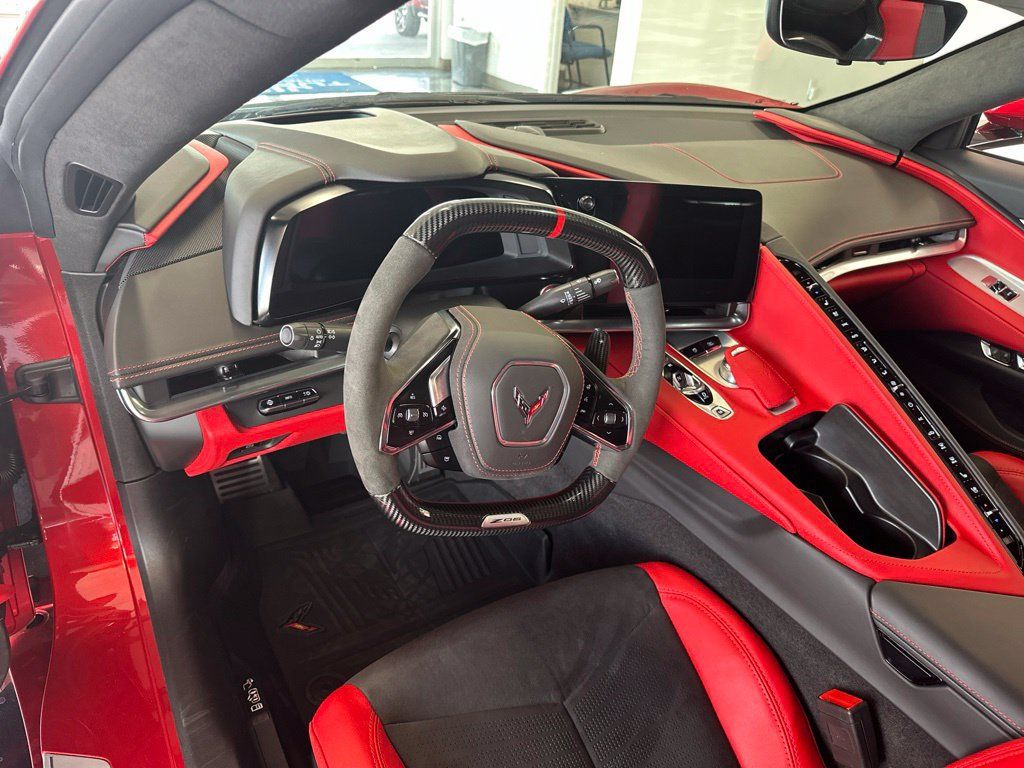 Used 2025 Chevrolet Corvette Z06 RWD image 7
