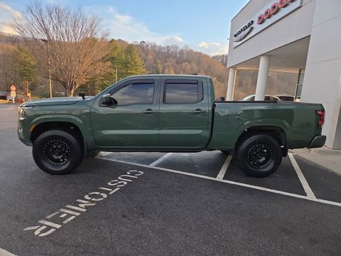 Used 2023 Nissan Frontier SV w/ Technology Package image 8