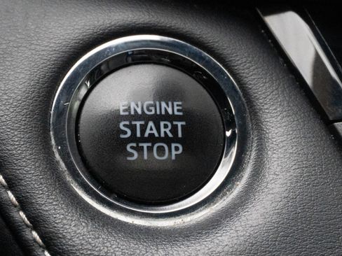 Used 2018 Toyota RAV4 Limited image 27