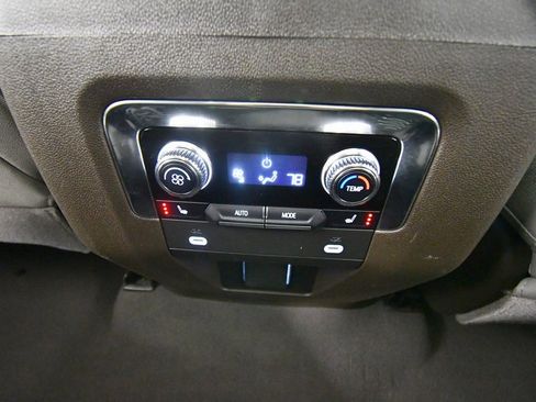 Used 2023 GMC Yukon SLT image 17