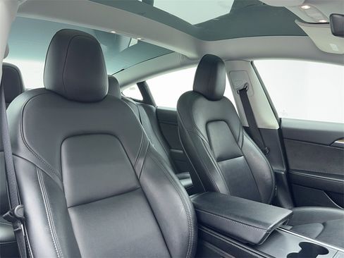 Used 2023 Tesla Model 3 Standard Range image 48