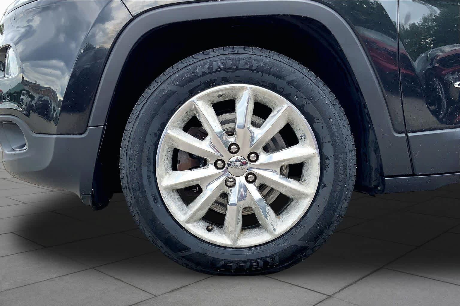 Used 2015 Jeep Cherokee Limited AWD/4WD image 11