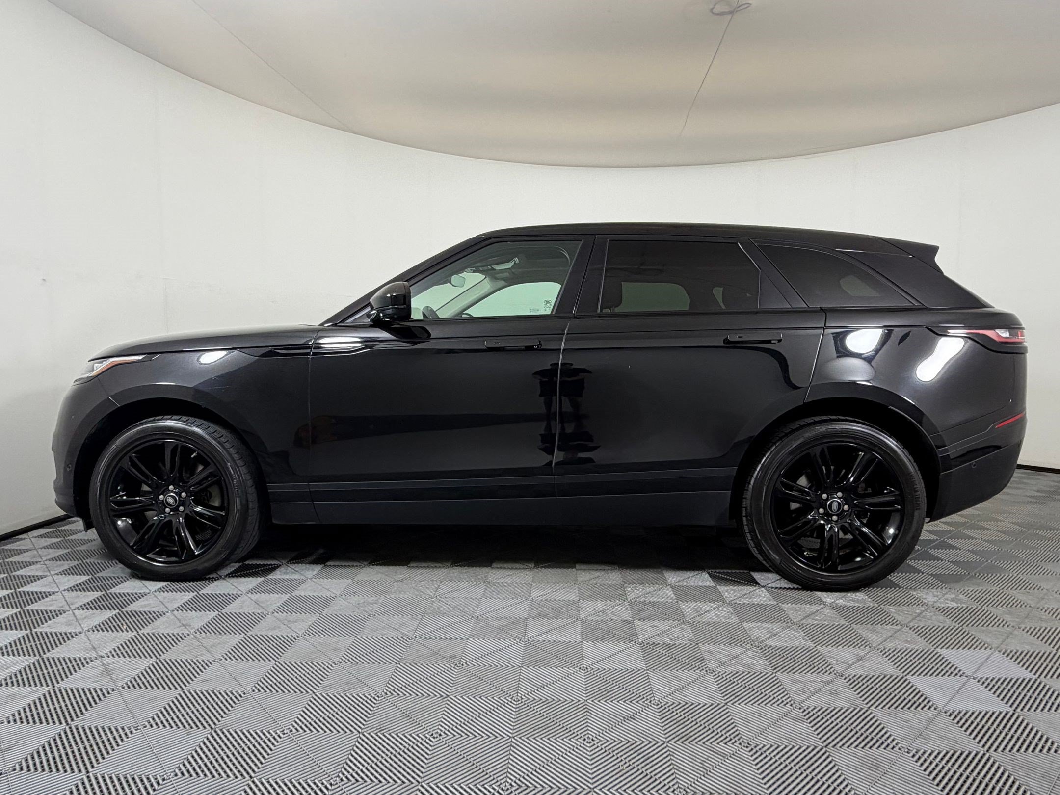 Used 2021 Land Rover Range Rover Velar S AWD/4WD image 2