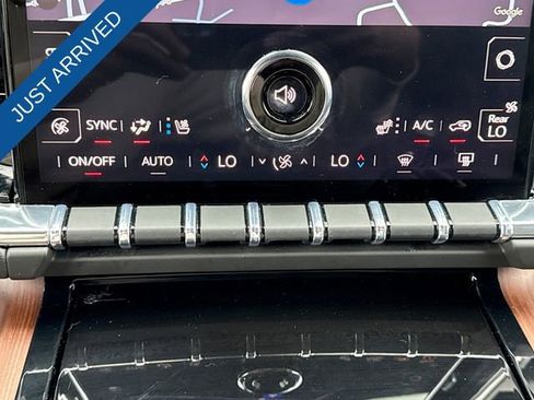 Used 2025 GMC Yukon XL Denali image 19