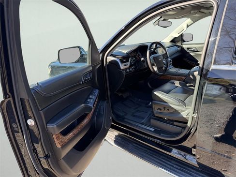 Used 2020 Chevrolet Suburban Premier image 14
