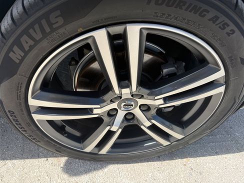 Used 2019 Volvo XC60 T5 Momentum w/ Premium Package FWD image 13