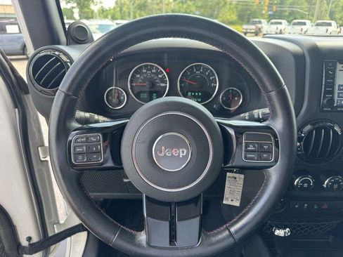 Used 2012 Jeep Wrangler Unlimited Sahara AWD/4WD image 18