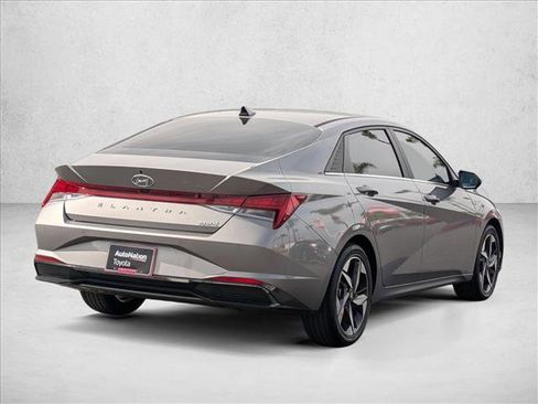 Used 2023 Hyundai Elantra Limited image 5