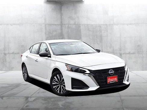 Certified 2025 Nissan Altima 2.5 SV image 2