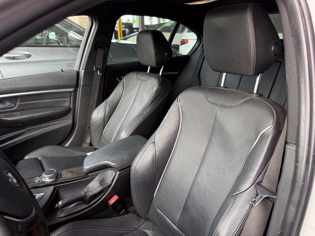 Used 2018 BMW 330i Sedan RWD image 3