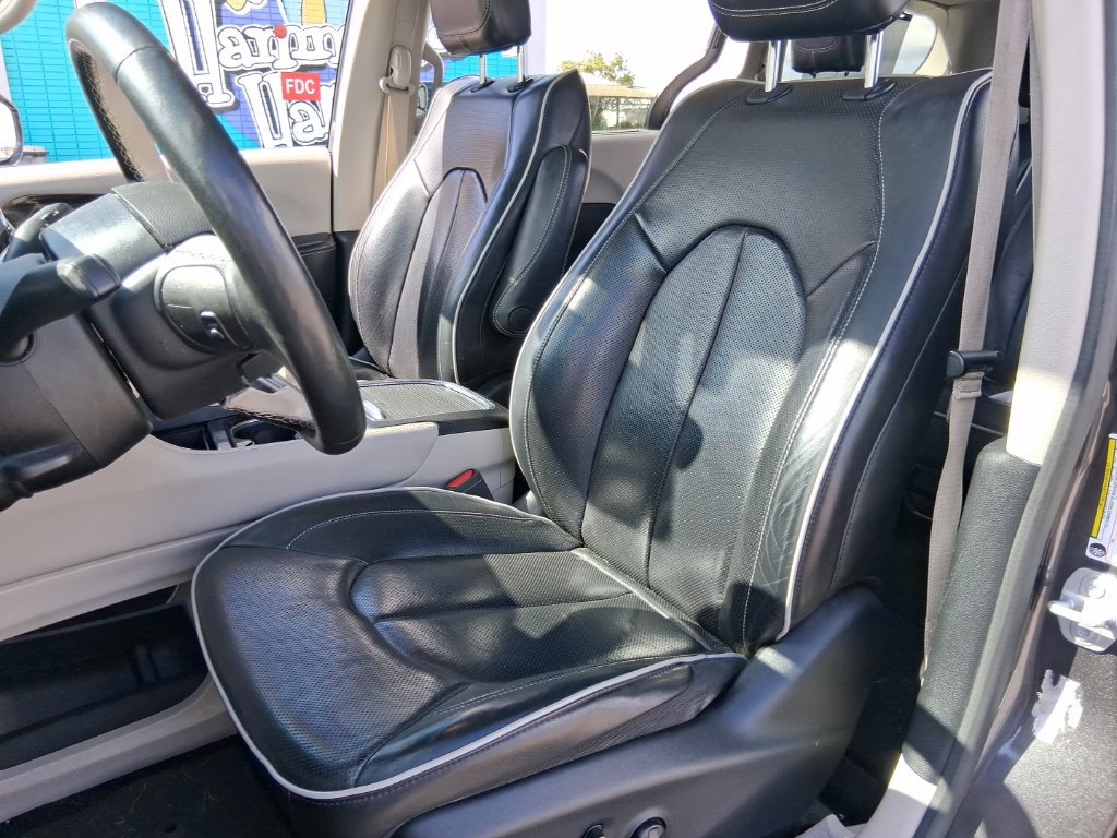Used 2021 Chrysler Pacifica Limited AWD/4WD image 9