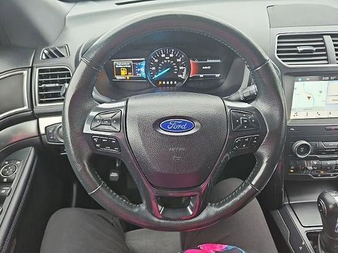 Used 2019 Ford Explorer XLT w/ Equipment Group 202A image 10