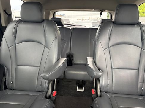Used 2019 Buick Enclave Essence FWD image 13